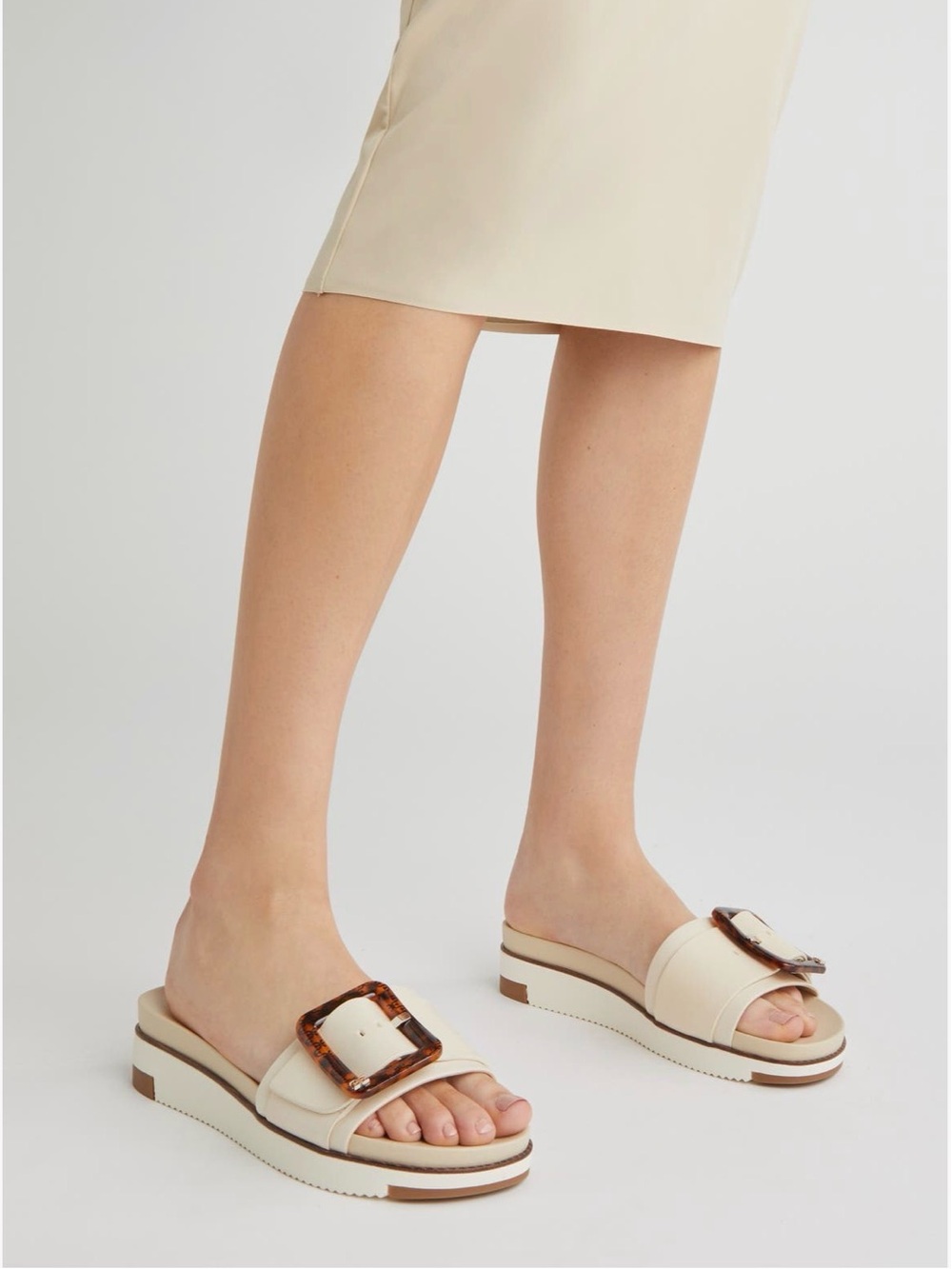Sam Edelman Cream Ariane Platform Slide
Sandal Tortoiseshell Buckle Accent